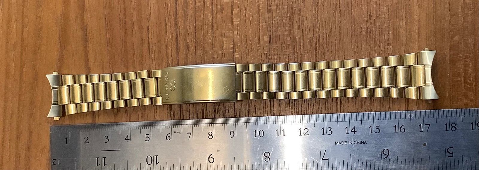 Vintage Seiko Quartz SQ Men’s Gold Tone Fold Over Clasp Watchband 20mm Curve End