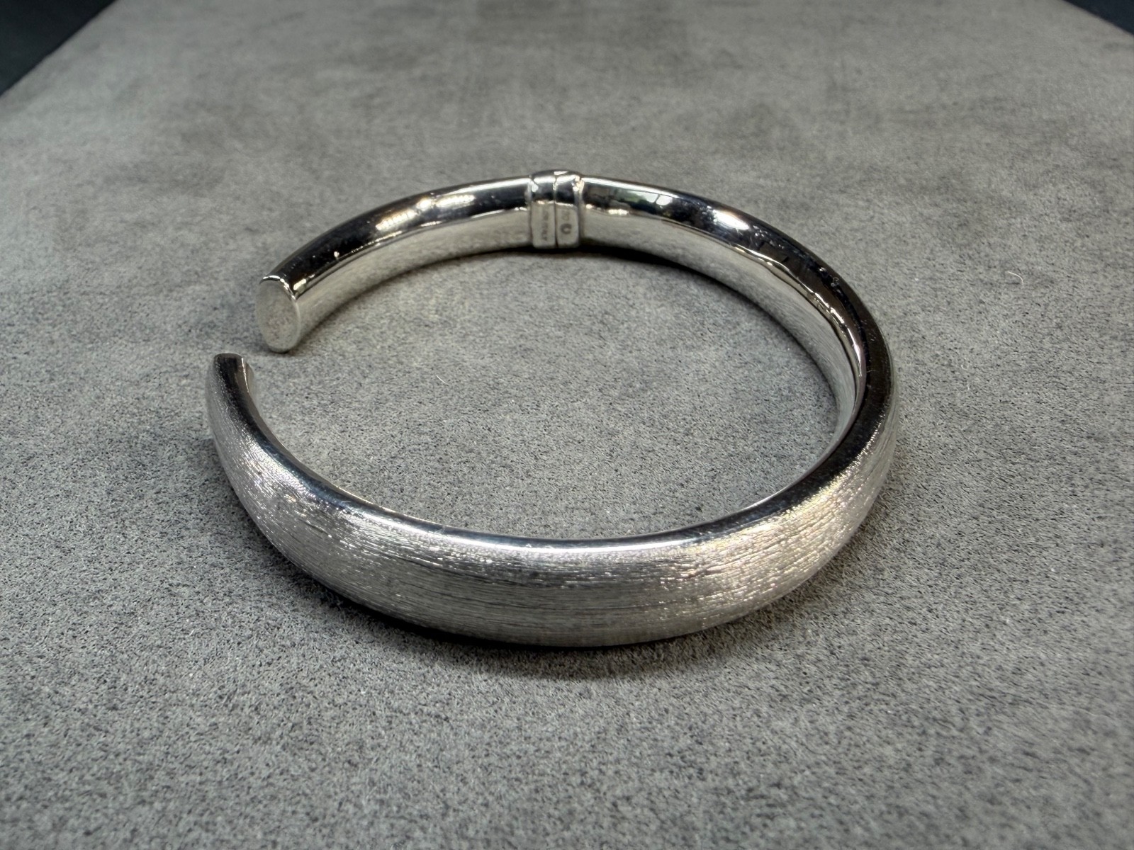 VINTAGE MILOR ITALY 950 Ultrafine Silver Textured Hinged Bracelet 6.75inch / 51g