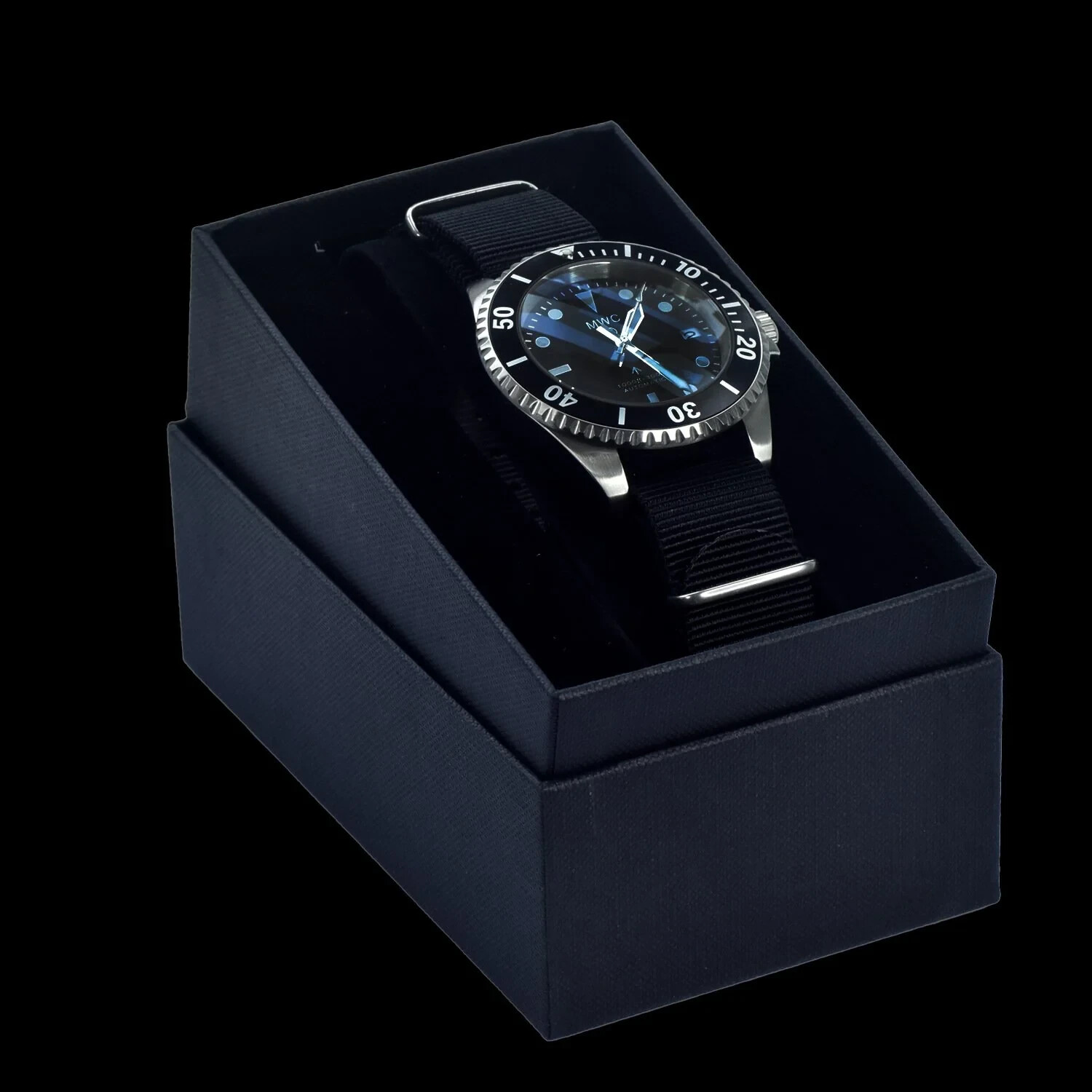 MWC 24 Jewel Classic 1982 Pattern Retro Divers Watch + Sapphire Crystal -No Date