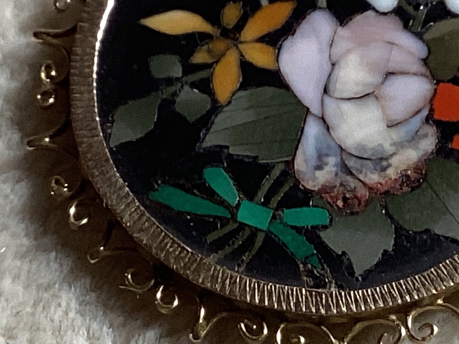 RARE ANTIQUE ITALIAN HAND SET PIETRA DURA FLORAL GOLD TONE PENDANT MUST SEE NR