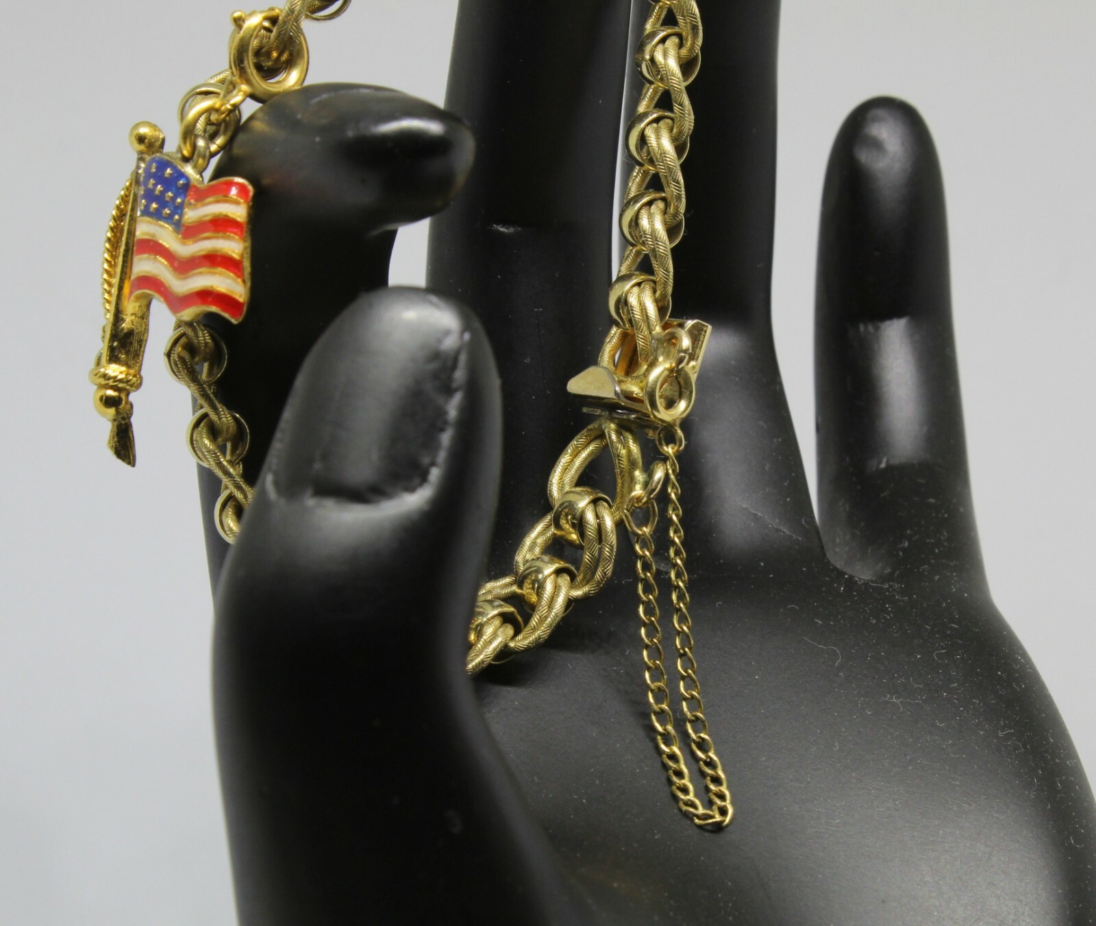 Beautiful Bracelet 12 Karat Gold Filled 7 Inches Long 9 Millimeter Wide