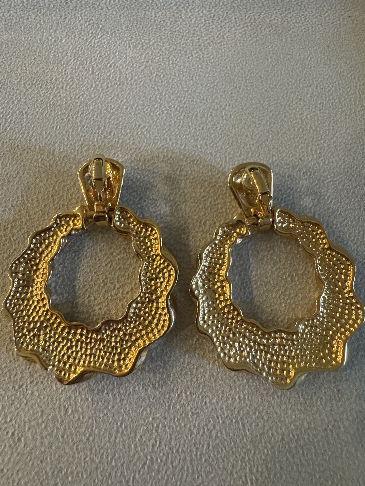 Vintage Gold Tone Door Knocker Dangle Drop Earrings Runway Statement Jewelry 80s