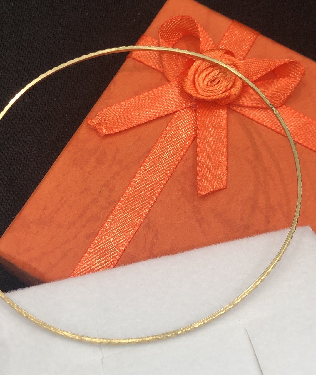 14KT YELLOW GOLD BANGLE BRACELET PYRAMID DESIGN 2.1g WIDTH 1mm WRIST SIZE 8”