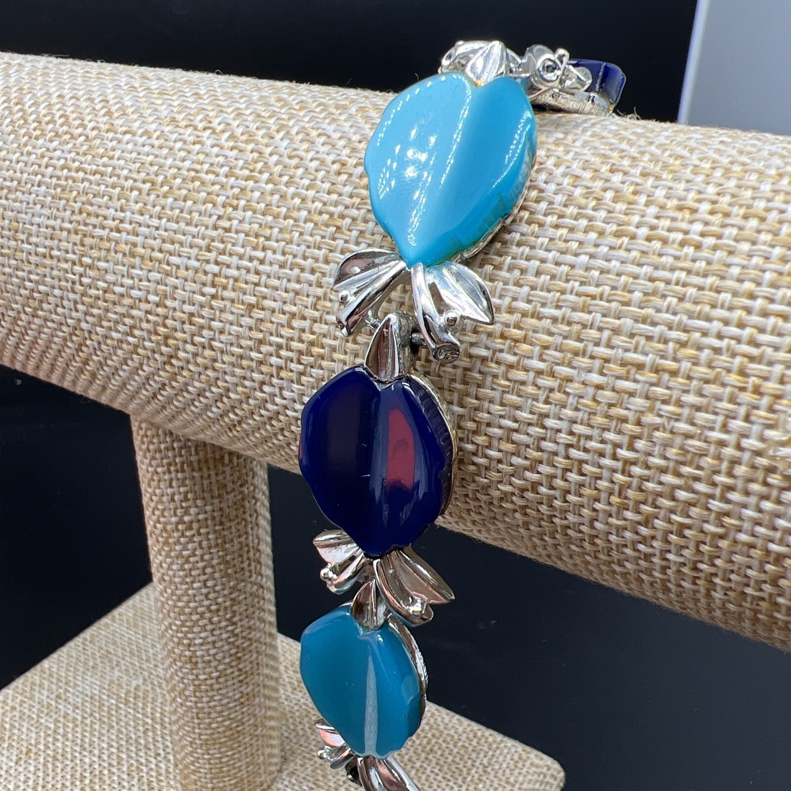 VINTAGE BLUE MOONGLOW LUCITE THERMOSET LEAVES LINK 7” BRACELET 6655