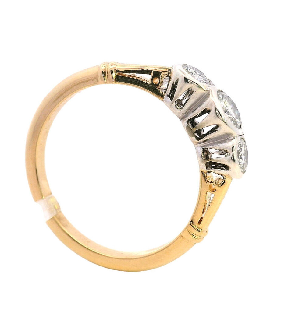 18 ct Yellow and White Gold Diamond Ring, two 0.07ct and a 0.20ct Diamonds