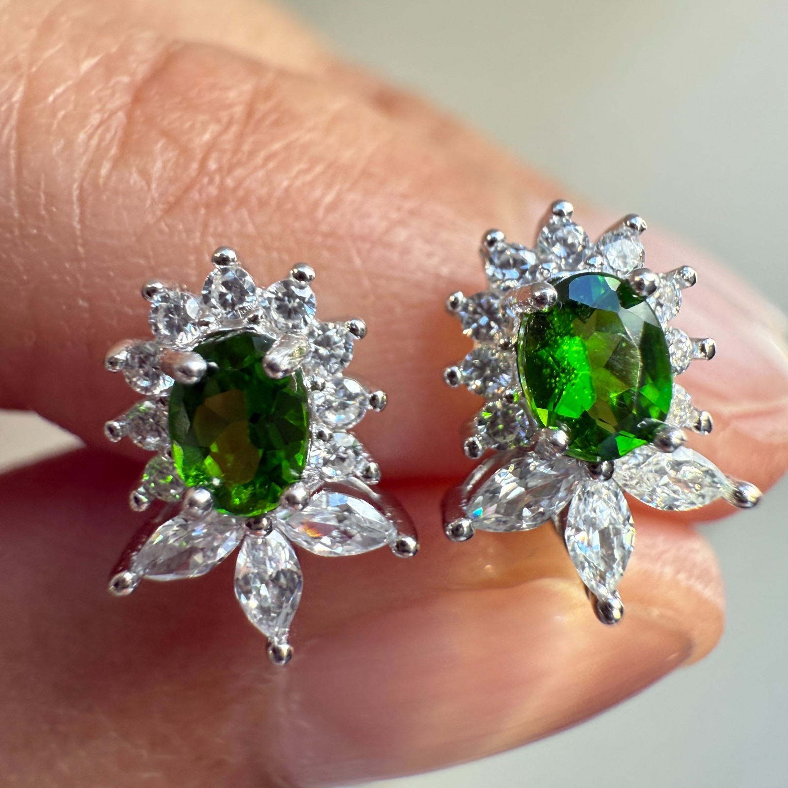 925 Sterling Silver Earrings 4x3mm Natural Diopside Gemstone Zircon Flower Stud