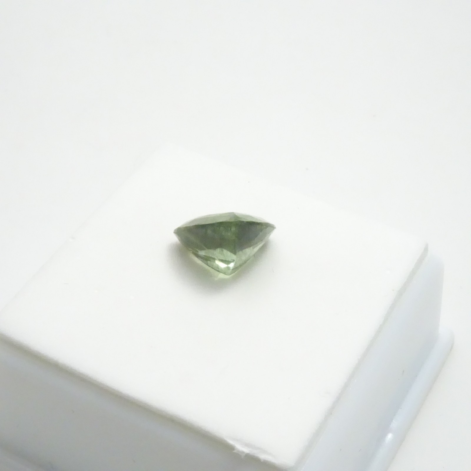Rutilated Peridot – 3.40ct Trillion 10×9.7mm – Peridot w/ Black Rutile Gemstone