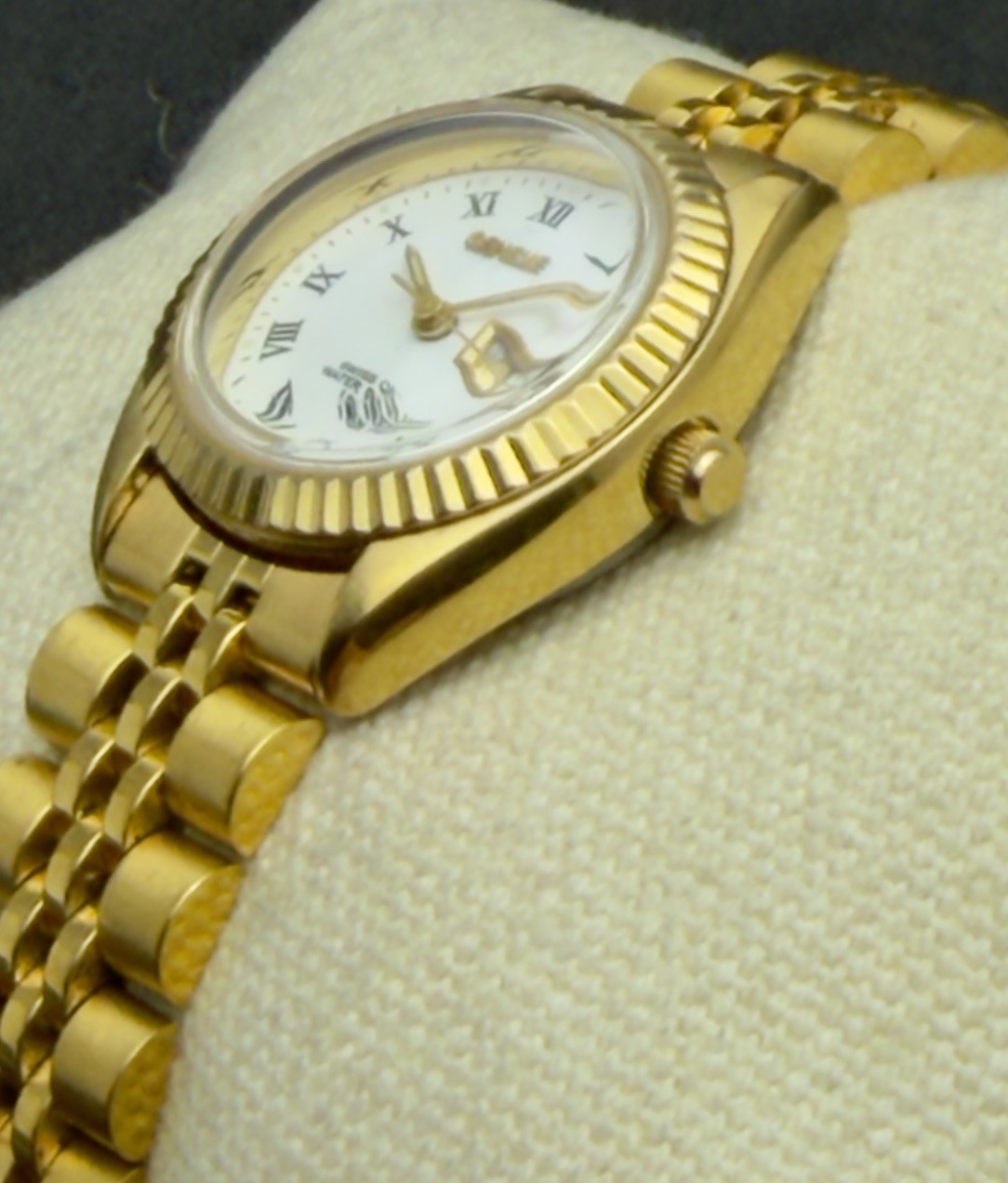 Vtg New 1994 GENEVE President Women’s 26mm Quartz Watch Day Date Gold White Dial