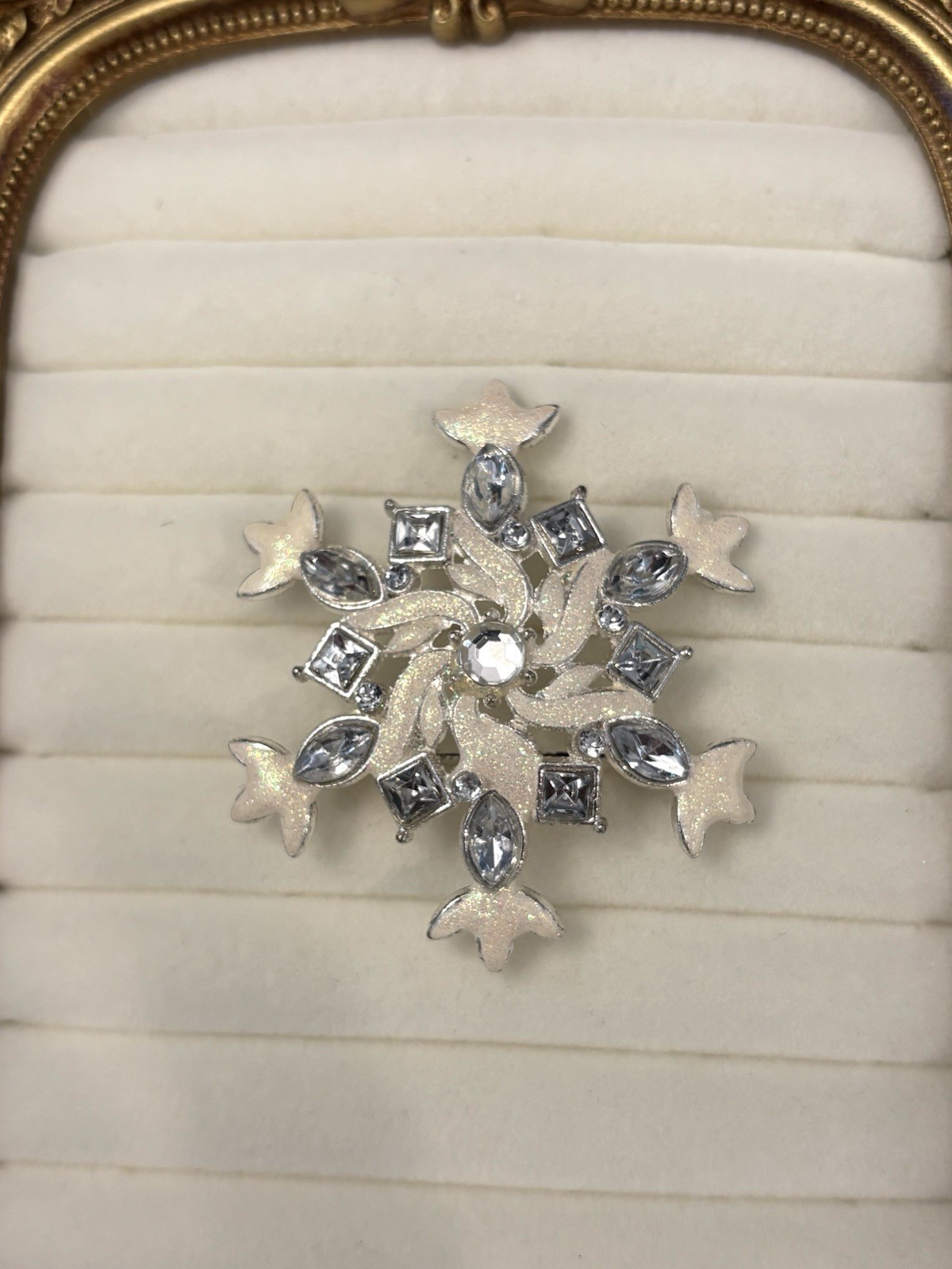Sparkling Resin Snowflake Brooch Pin Clear Rhinestones Estate Wedding Christmas