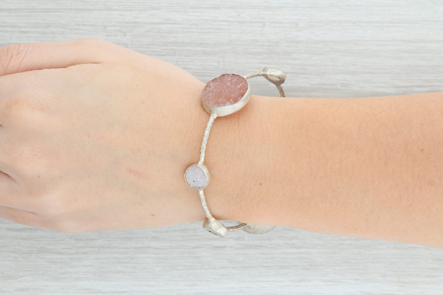 New Nina Wynn Bangle Bracelet 8″ Sand White Druzy Quartz Sterling Silver
