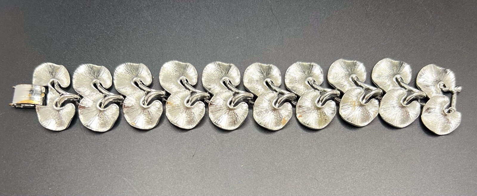 Vintage LISNER Rhodium Plated Link Bracelet Lily Pad Motif 7.25”