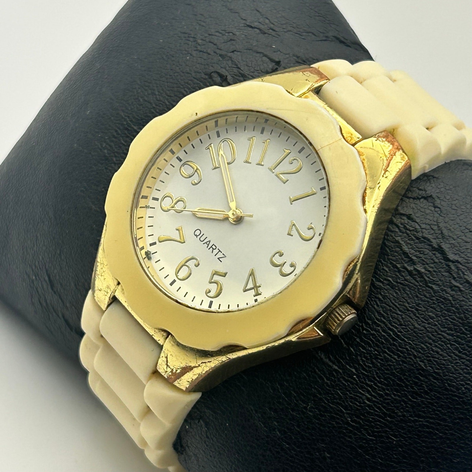 Accutime Watch Corp Women’s Casual Watch White Silicon Band New Battery
