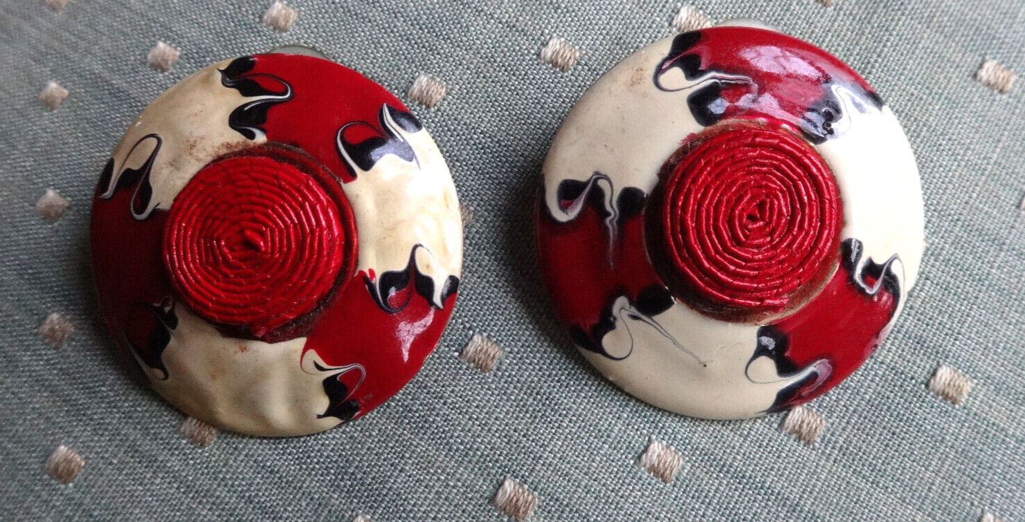 VTG DISC BUTTON ABSTRACT BRUTALIST ETHNIC RED BLK WH PIERCED EARRINGS GOLD TONE