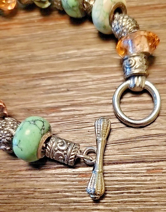 Beautiful Silver Toned Bracelet With (9) .925 Sterling Silver Beads.