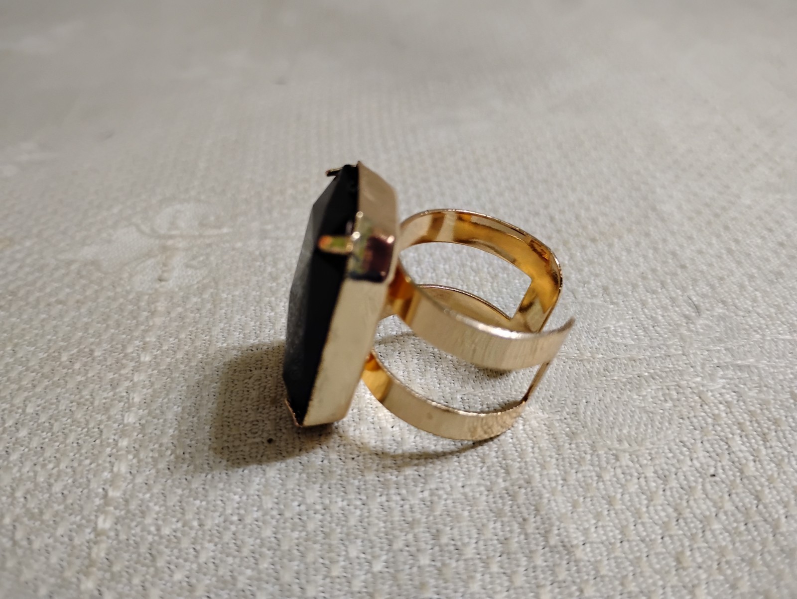 Chunky Goldtone Metal Black Plastic Rectangle Ring Size 7