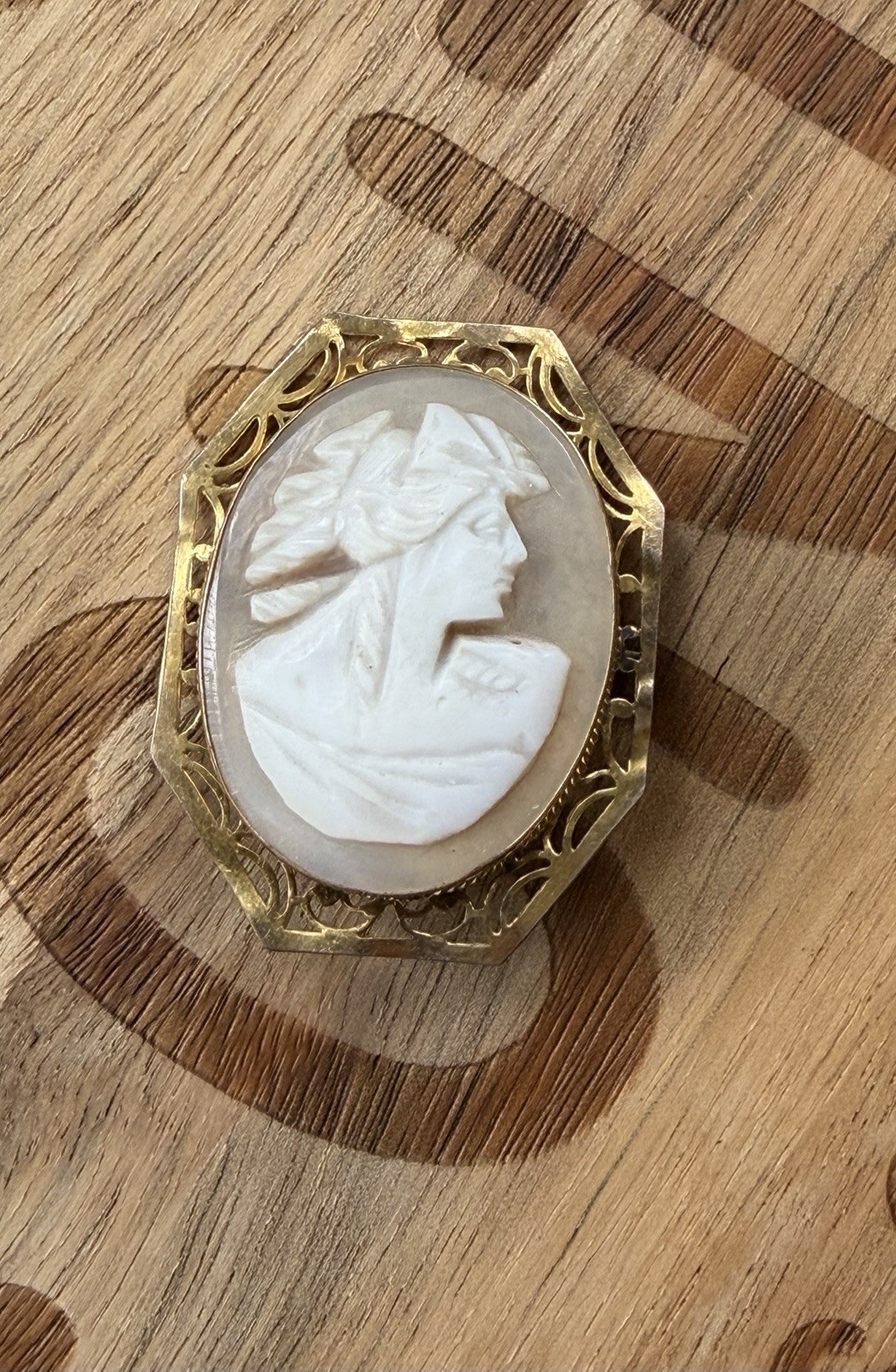 Antique Gold Shell Cameo Brooch Beautiful