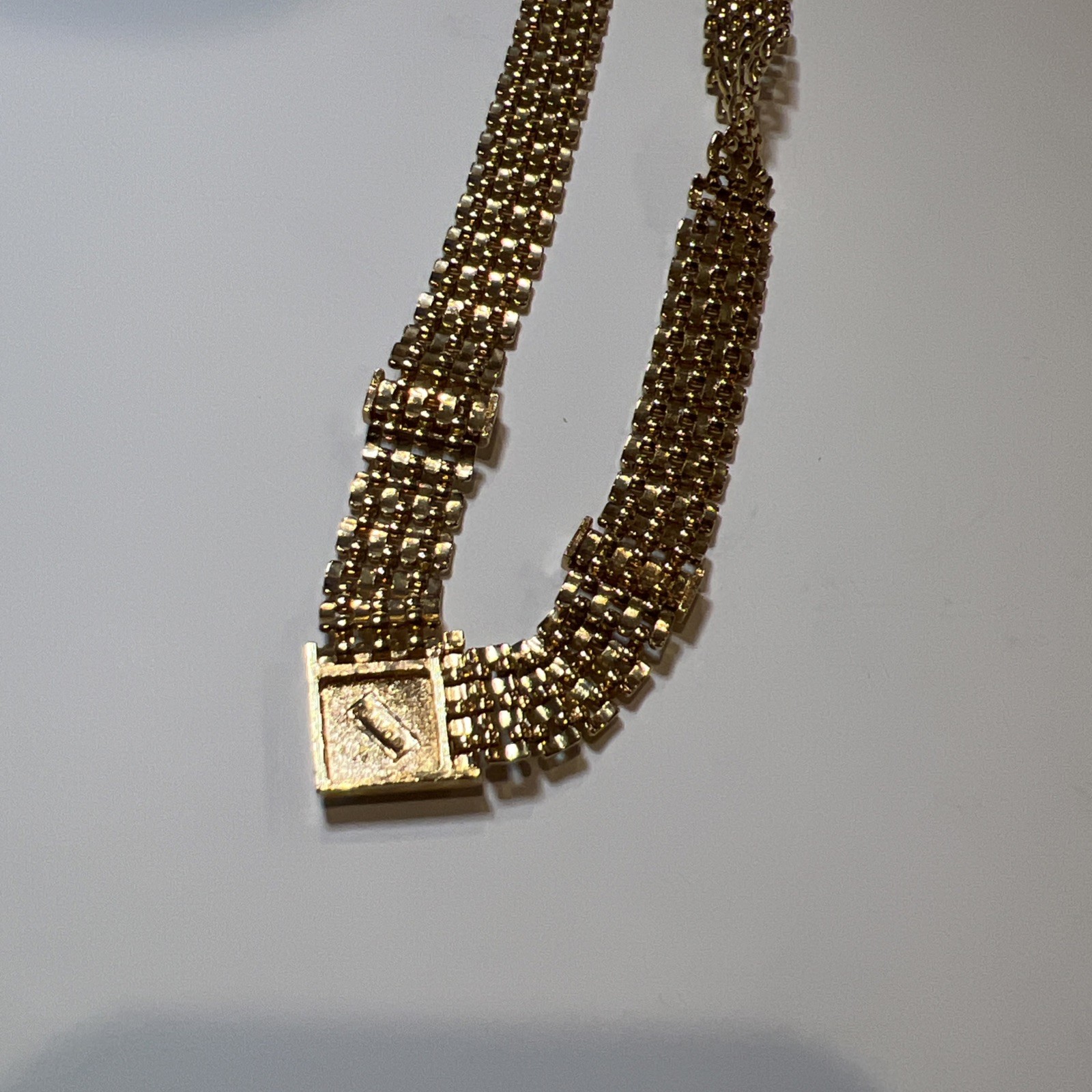 AVON Brick Chain Design V Shape Pave Rhinestone Push Lock Gold Tone 18”Necklace