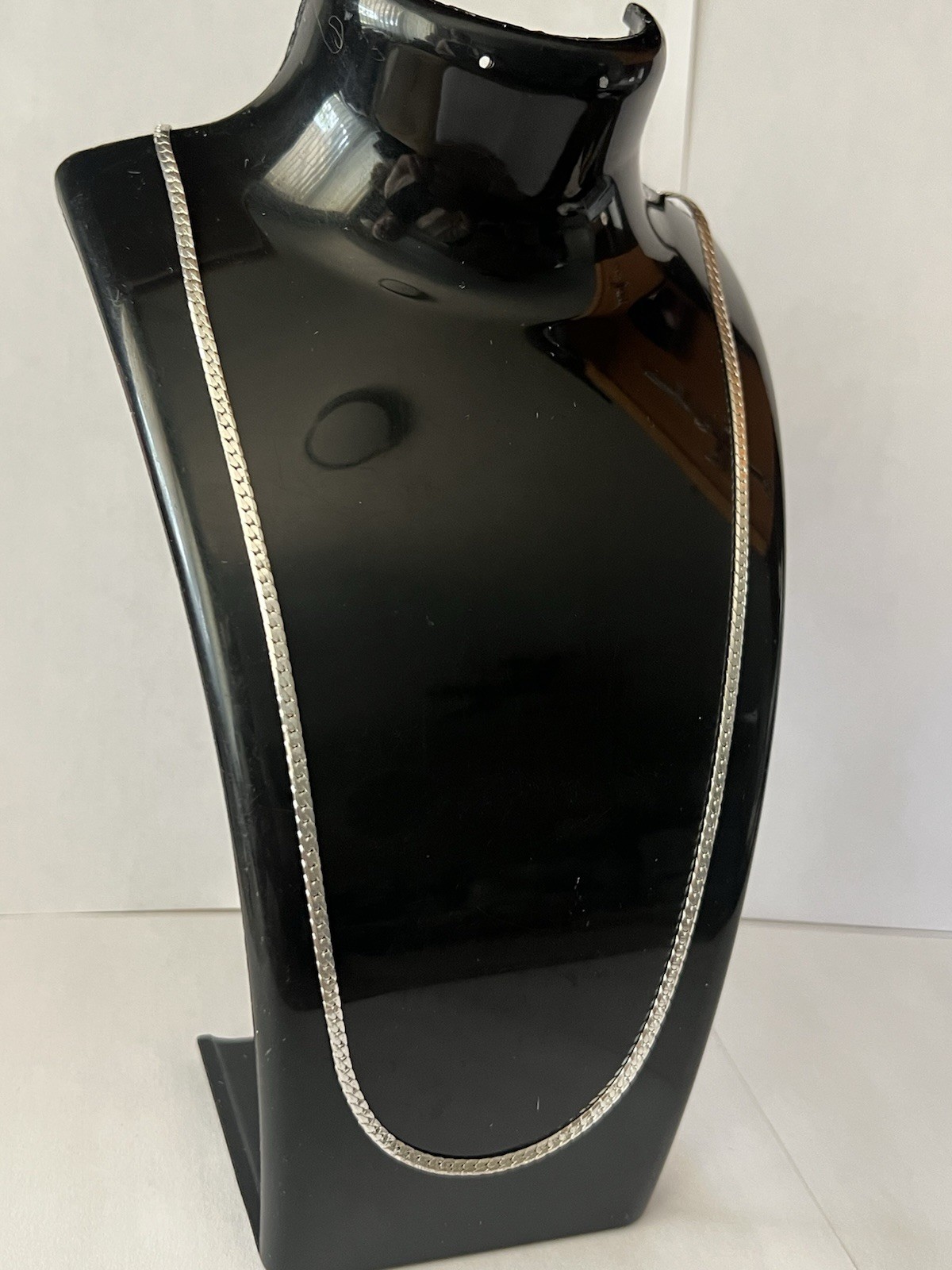 Stunning Silver Tone Flat Snake Chain Necklace 22″