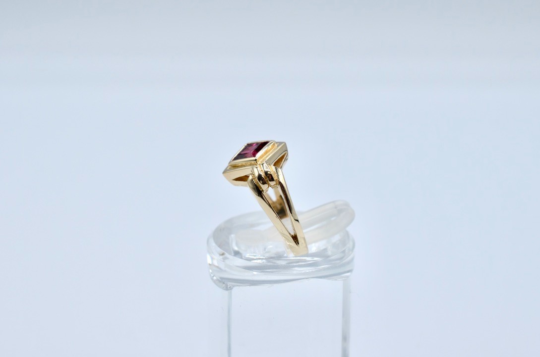 14k Vintage Gold And Rubellite Solitaire Ring.~~8.6gr