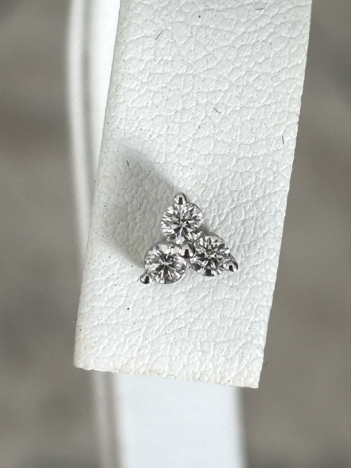 $450 IGI Certified NWT 14K White Gold .30Ct Round 3 Stone Clover Diamond Earring