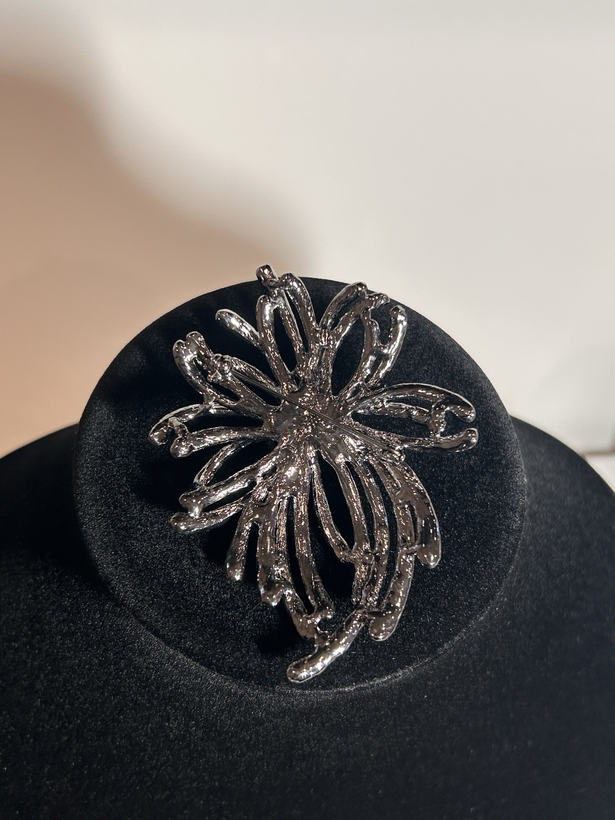Vintage Silver Tone Flower Brooch Pin Pavé Rhinestone Spray Gray Simulated Pearl
