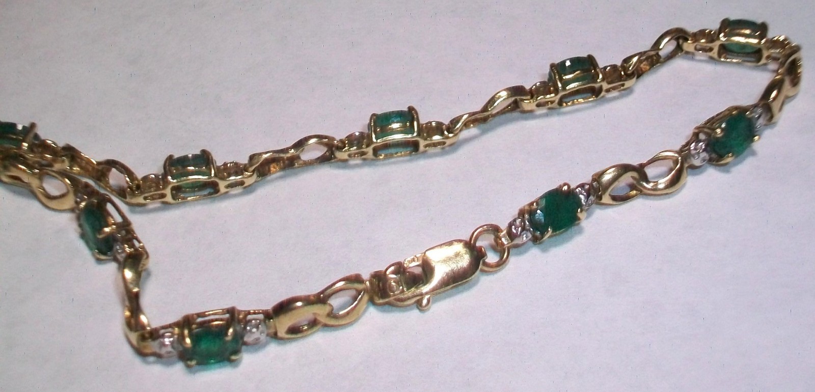 Vintage 10K Yellow Gold Oval Green Emeralds (10) Diamond (2) Bracelet 3.2 Grams