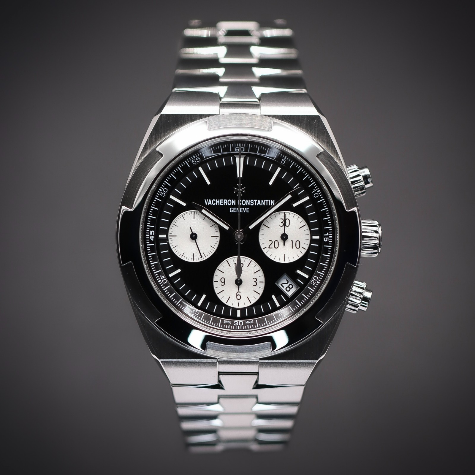 VACHERON CONSTANTIN Overseas Chrono “Reverse Panda” | Ref. 5520V/210A-B481 FS