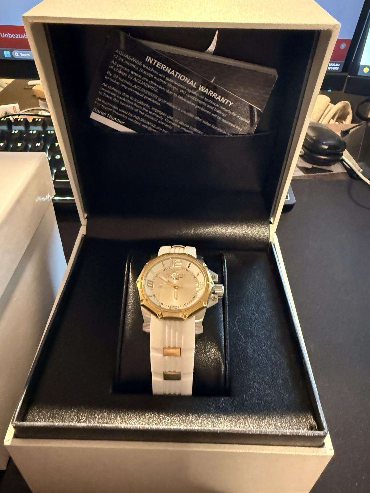 White And Gold Stainless AQUASWISS Vessel M 81M008 Women’s Watch