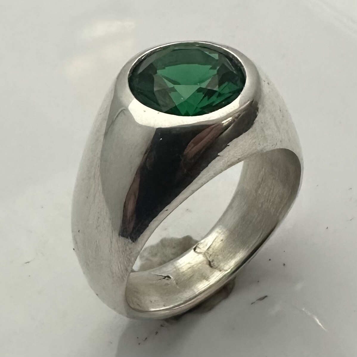MJG STERLING SILVER MEN’S RING.10MM FACETED LAB EMERALD. SIZE 9. MAY BIRTHSTONE