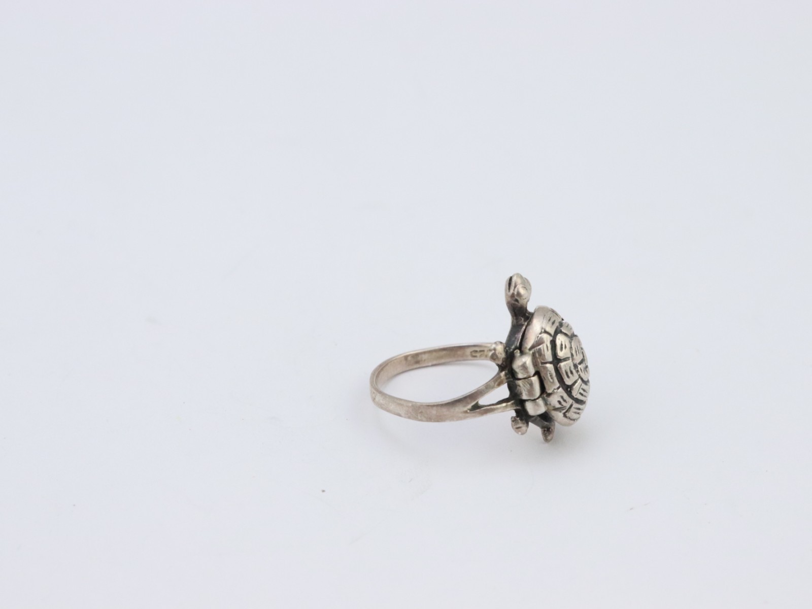 Vintage 925 Sterling Silver Turtle Poison Pill Hidden Locket Box Ring Sz6.25