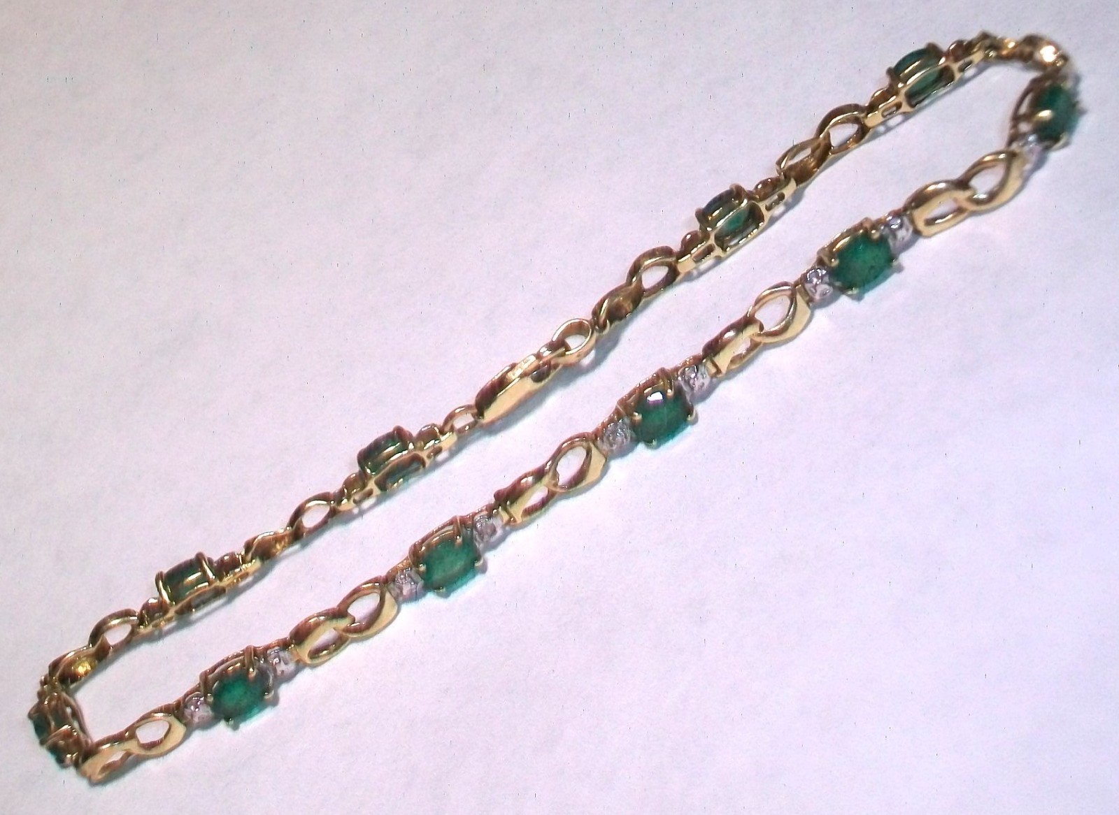 Vintage 10K Yellow Gold Oval Green Emeralds (10) Diamond (2) Bracelet 3.2 Grams