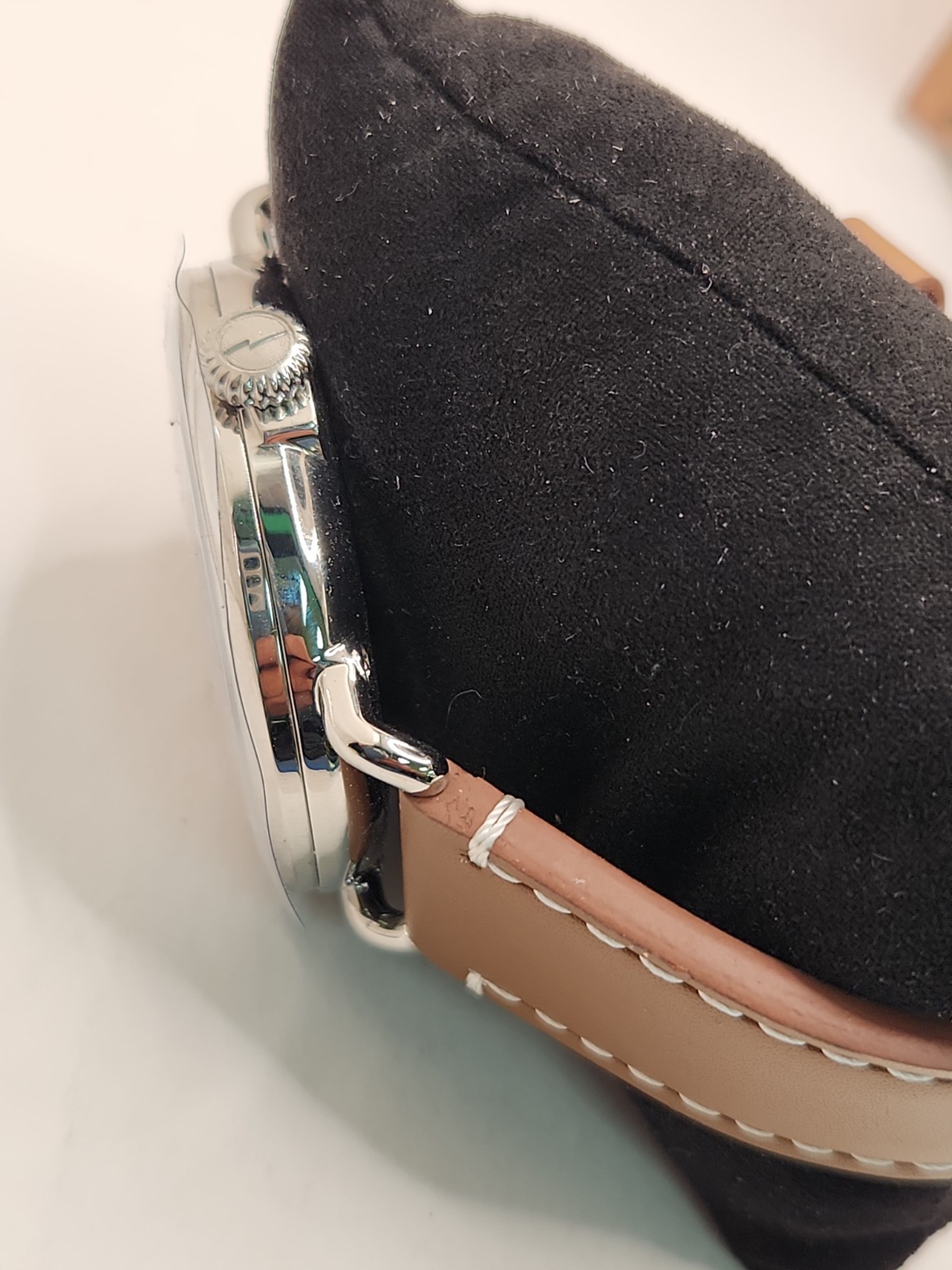 Shinola Detroit The Runwell Cream Dial Leather Strap Argonite 1069 Watch