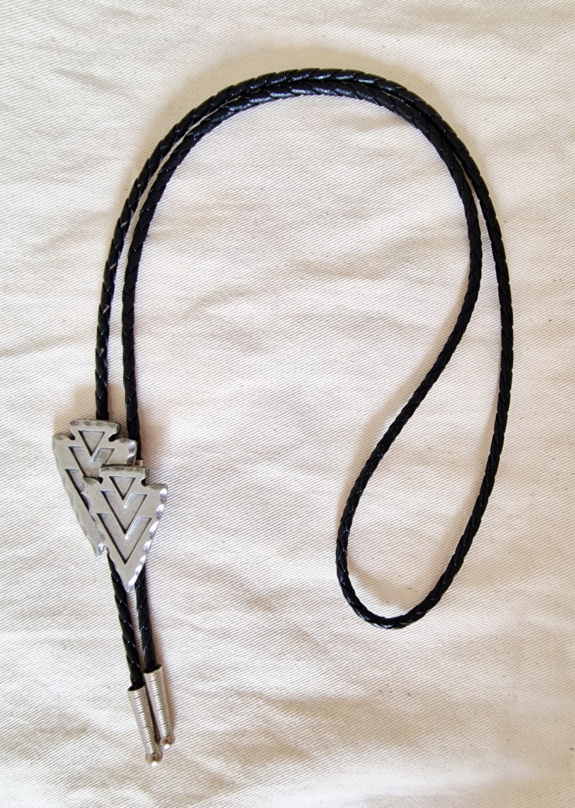 Siskiyou Bolo Tie Double Arrowhead Motiv