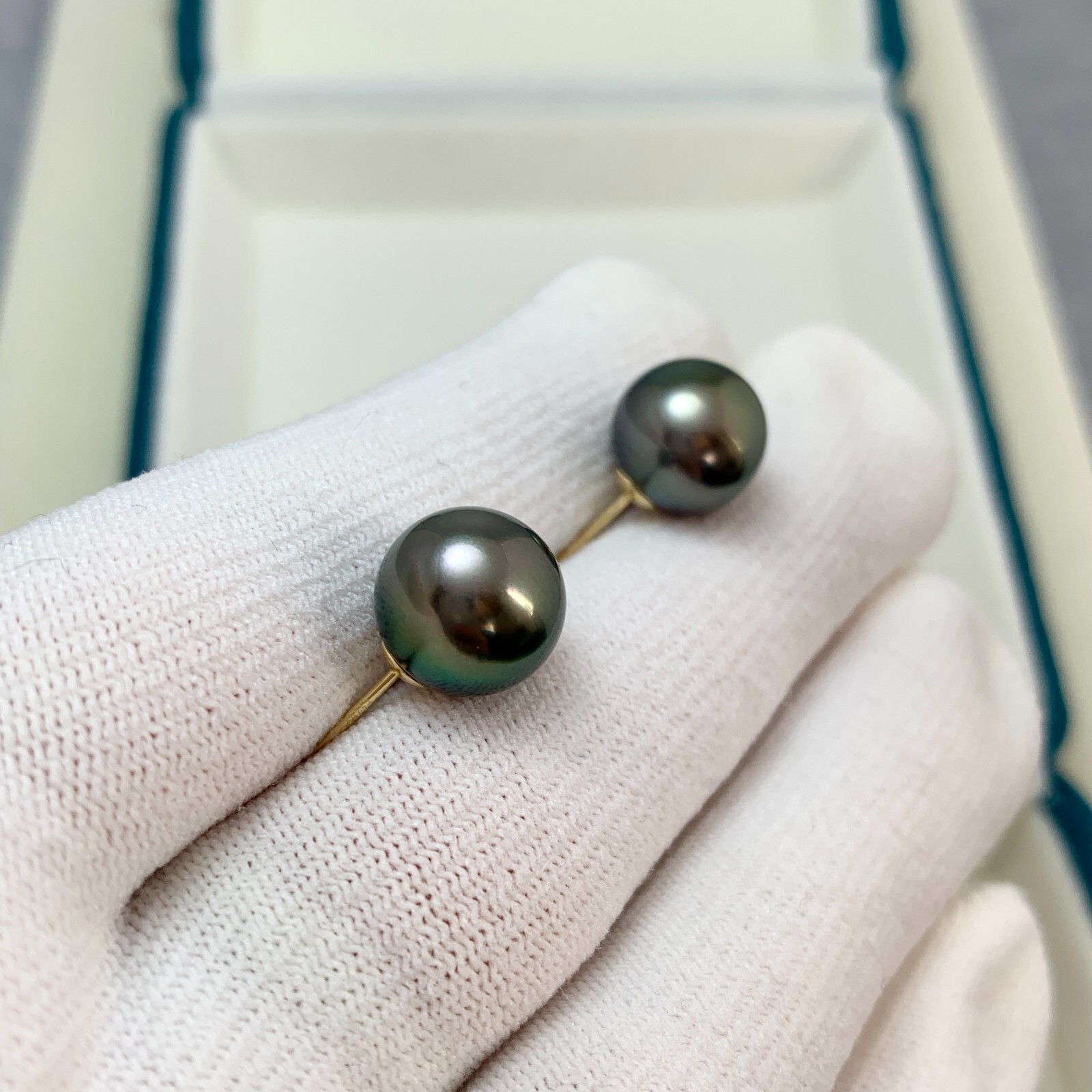 Big 10.6mm Round Black-Green Tahitian pearl stud earrings 18kt yellow gold