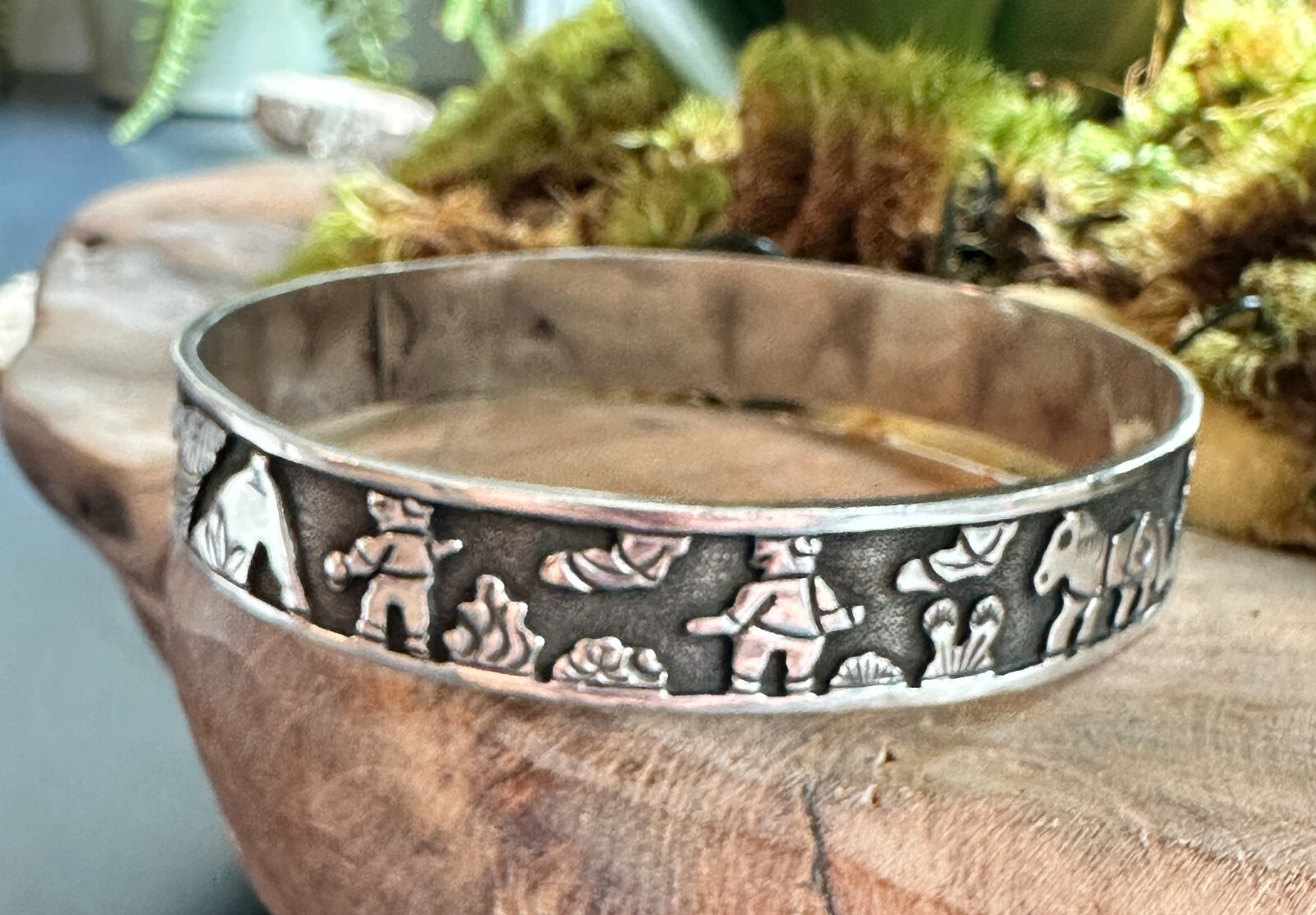 RARE Navajo FLOYD BECENTI Sterling Silver Traditional Storyteller Bangle Vintage