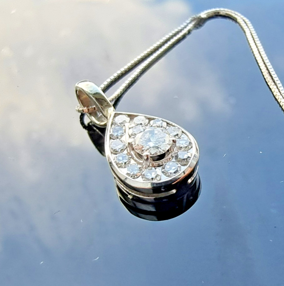 14K WHITE GOLD NATURAL DIAMOND TEARDROP SHAPE PENDANT NECKLACE 2,5 g 19.5 INCH