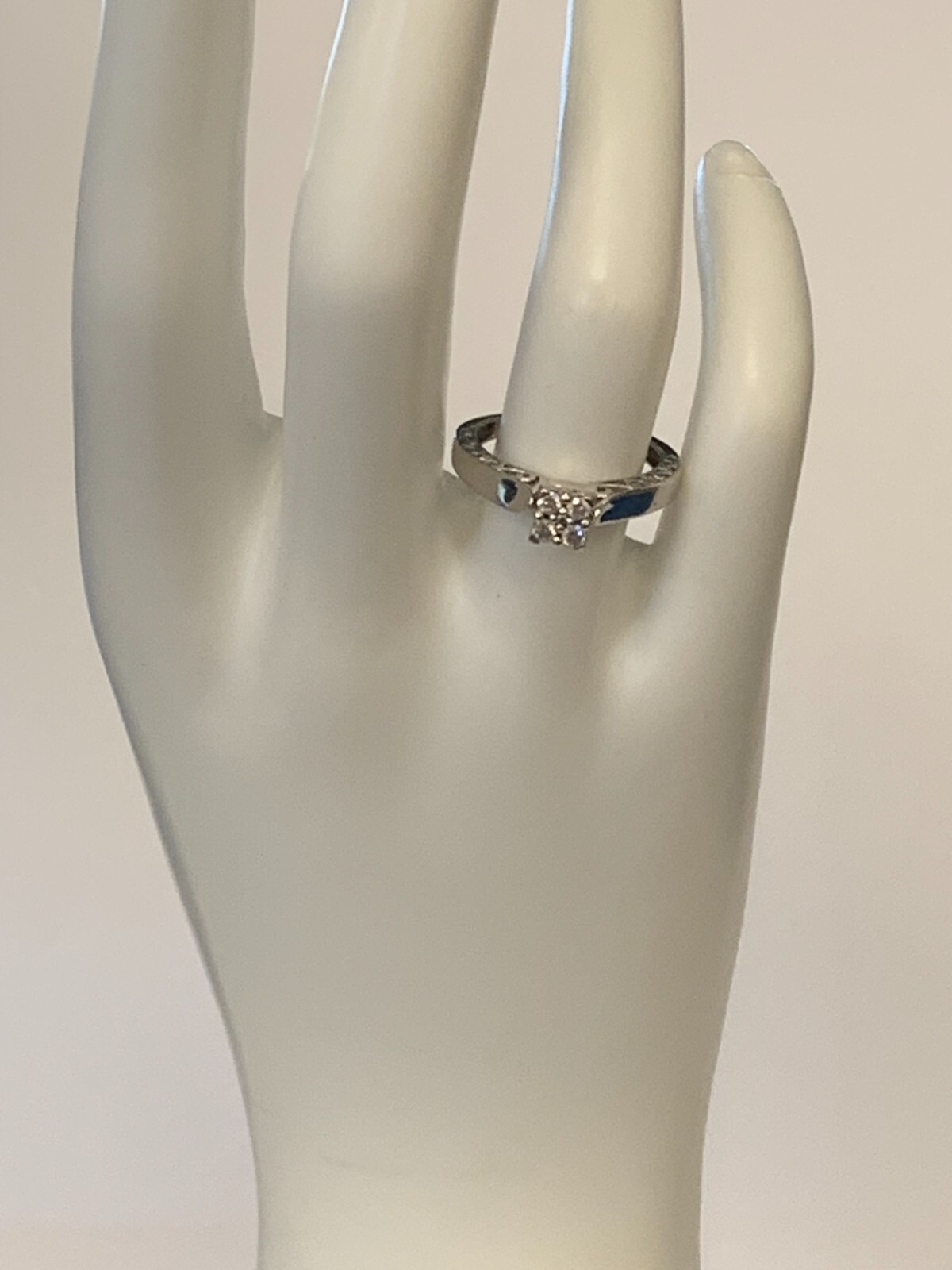 KEEPSAKE 10K WHITE GOLD ENGAGEMENT RING ESTATE