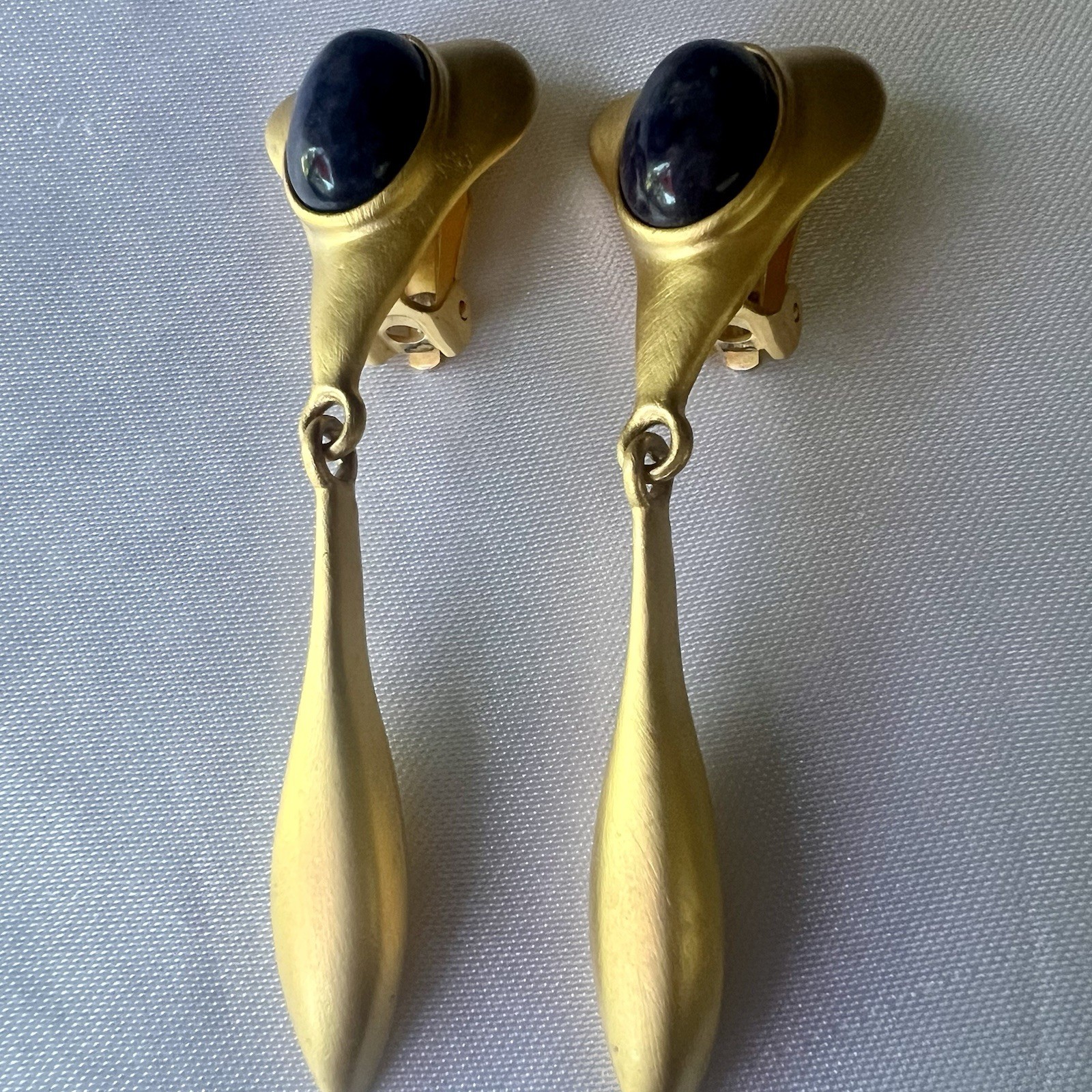 Vintage Robert Rose Signed Matte Gold Tone Blue Cabochon Clip On Dangle Earrings