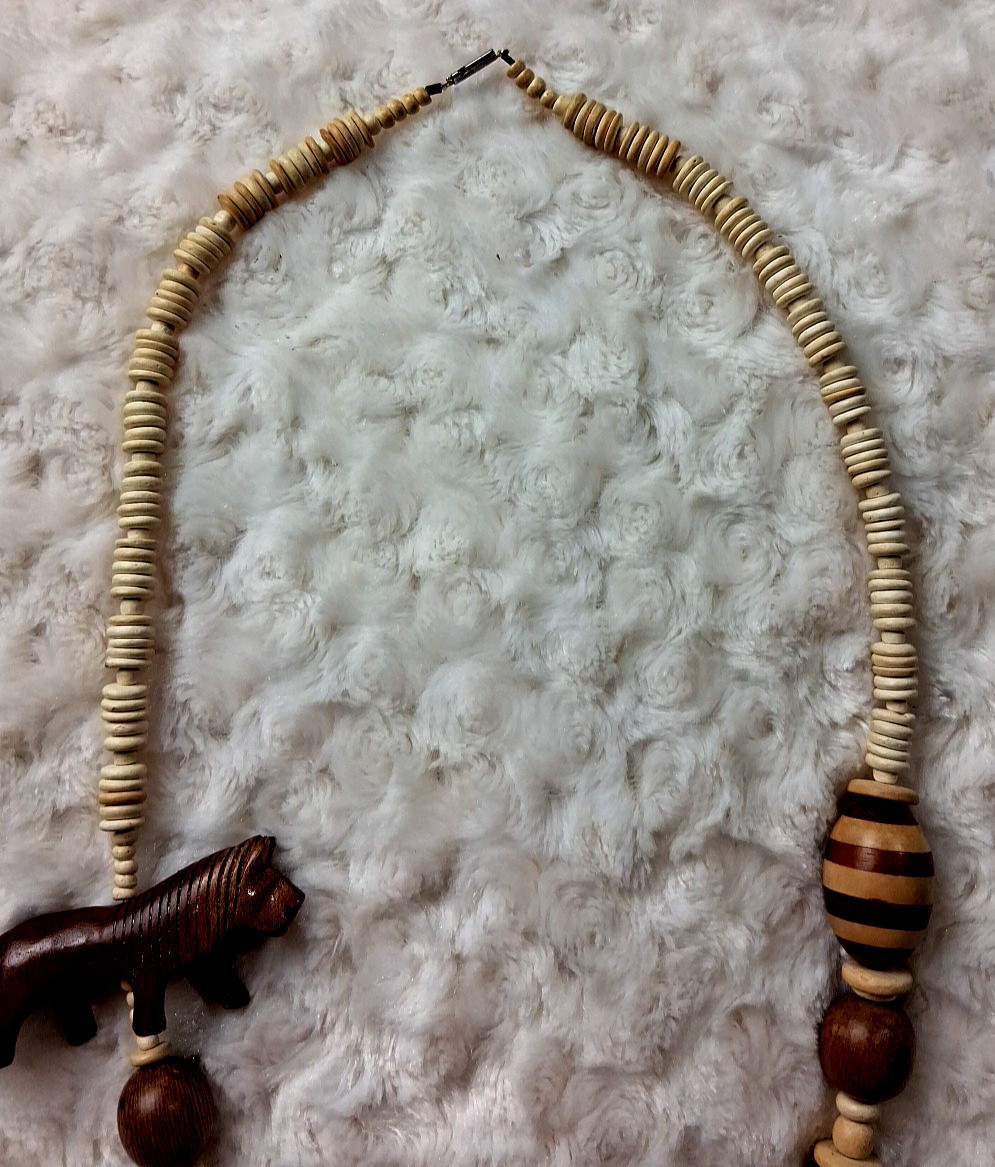 Vtg Earth Tone Wood Beaded 25″ Necklace w/ Hand Carved Lions Boho Beach Vacation