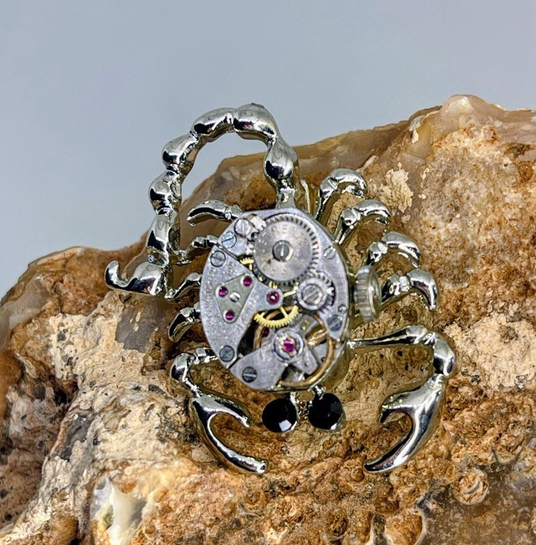 Steampunk Vintage Helbros Miniature Gears & Jewels Scorpion Brooch Pin. 138-b