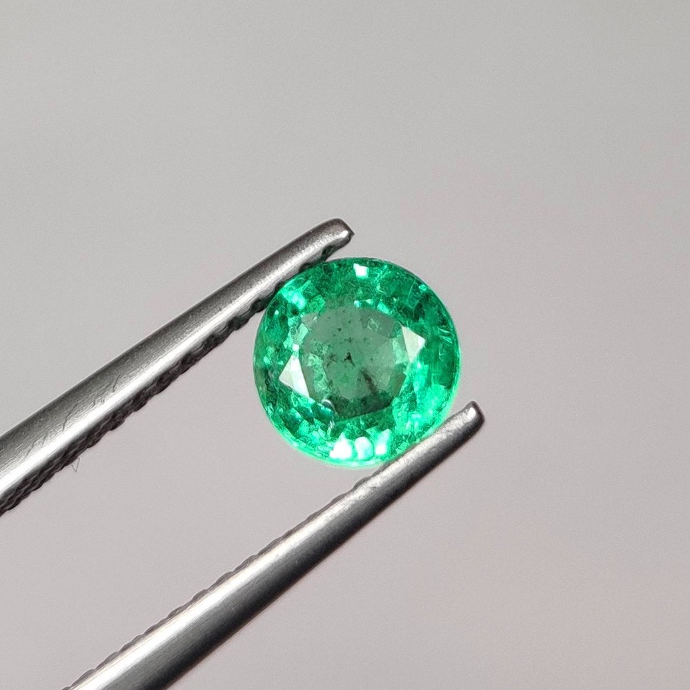 0.85 CT – Natural Emerald Round Cut Good Luster Green Gem Zambian – 9539