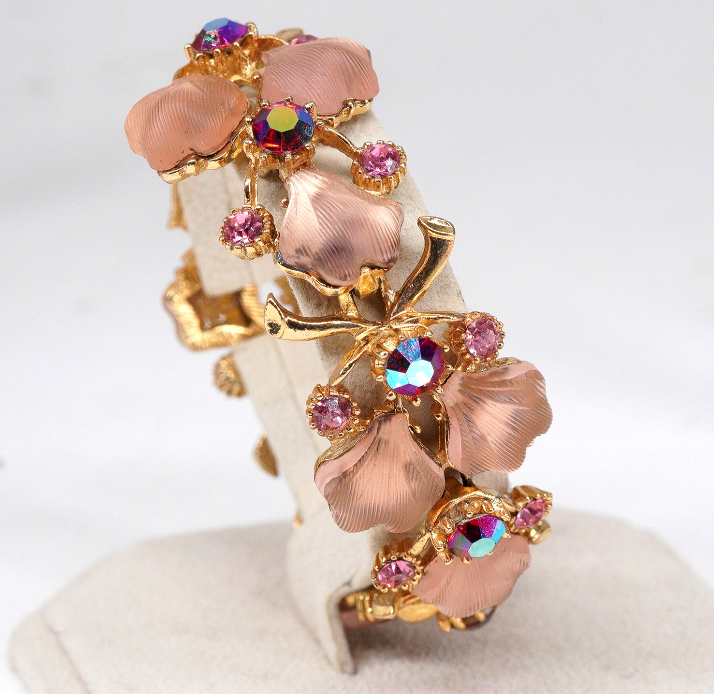 VTG bracelet Molded Glass Leaves AB Pink Rhinestones in Goldtone fold over clasp