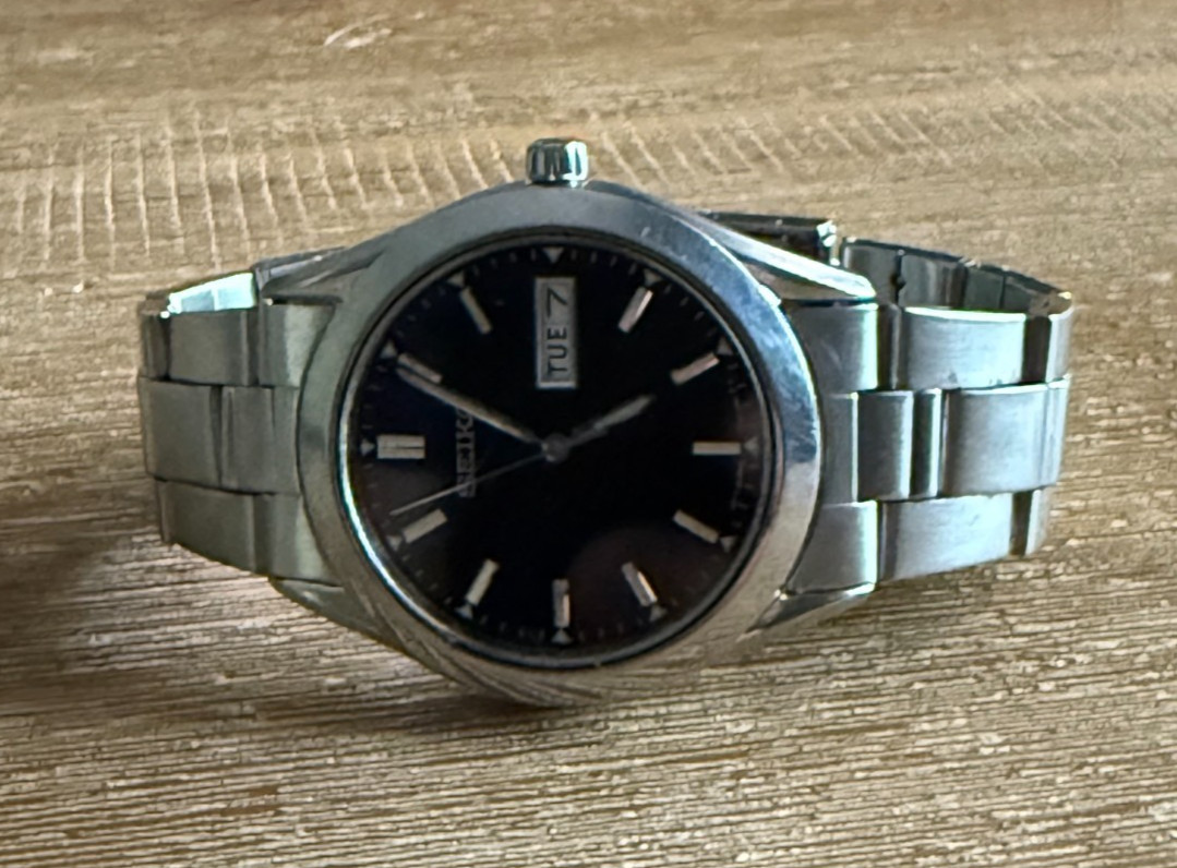 Vintage Seiko Mens Black Dial Stainless Watch completely overhauled 7N43-9070