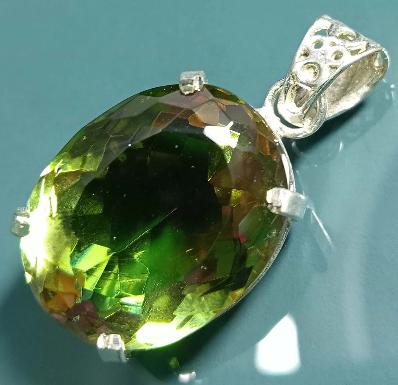 Pendant Alexandrite Oval Cut 60+ Ct Colour Change Natural EGL Certified Gemstone