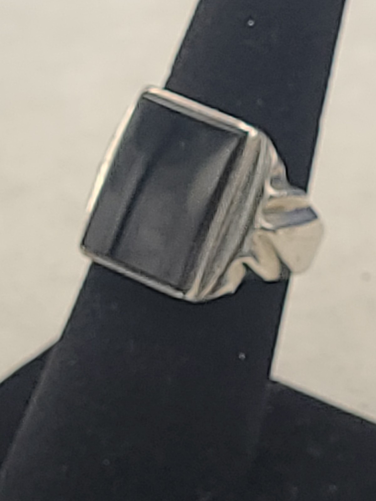 Vintage 9.5 Grams BLACK ONYX RING set in STERLING SILVER Size 7