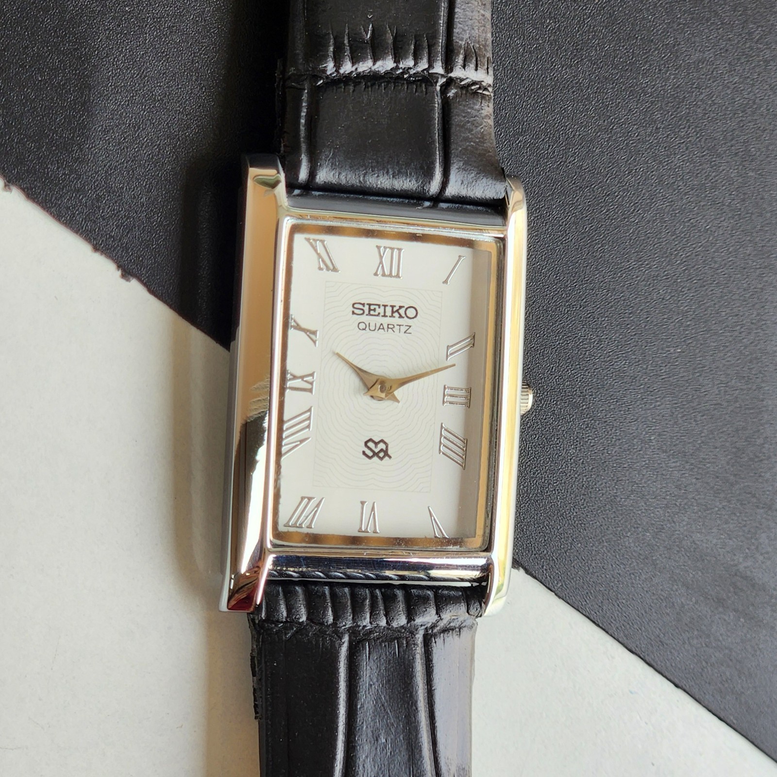 Vintage Seiko Slim Tank Quartz Men White Dial Dress Watch-Free Shipping