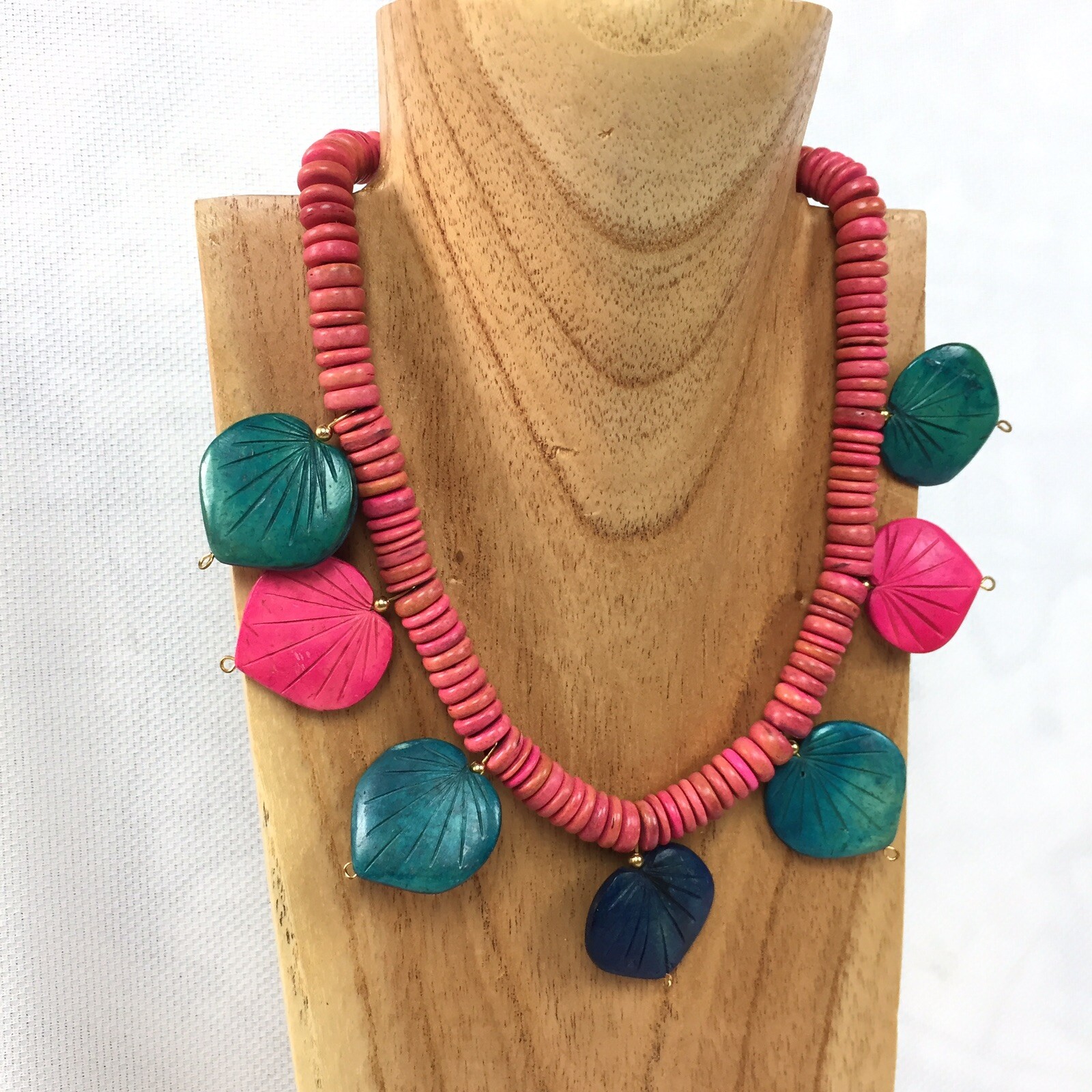 Vtg Tropical Wood Paradise Pink Leaf Necklace Womens Chunky Choker Necklace