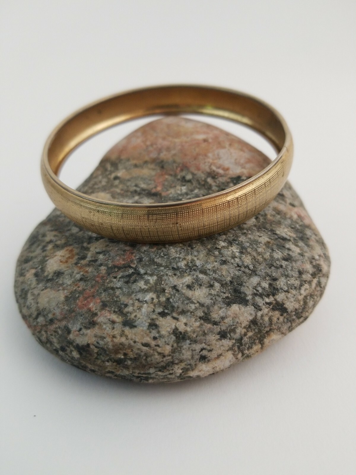Bracelet Metal 2 7/8 Inch Diameter Plaid Gold Tone Design 1/2 Inch Wide