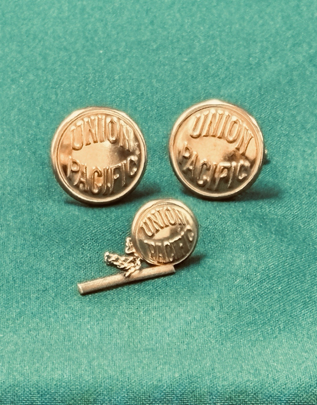 Vintage Rare Waterbury Union Pacific Railroad Cufflinks & Lapel Pin Old Stock