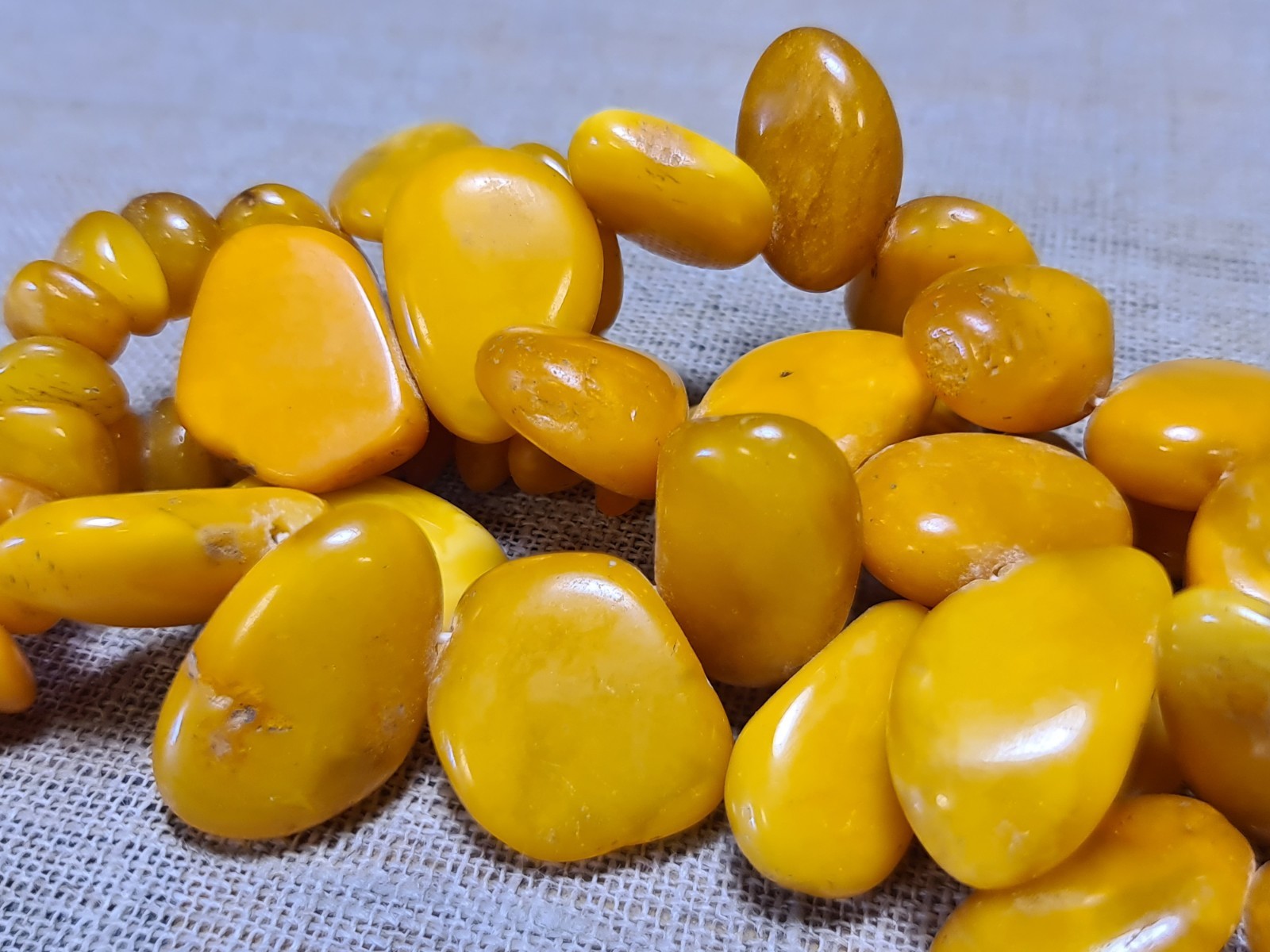 Amber old antique, egg yolk. Necklace, beads 60 grams . Women’s vintage jewelry.